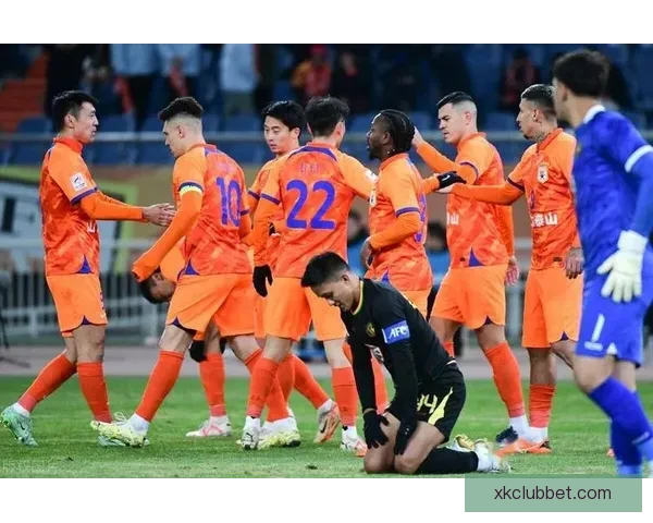 格纳布里模仿戈雷茨卡搞笑举动引发球迷热议成新热点